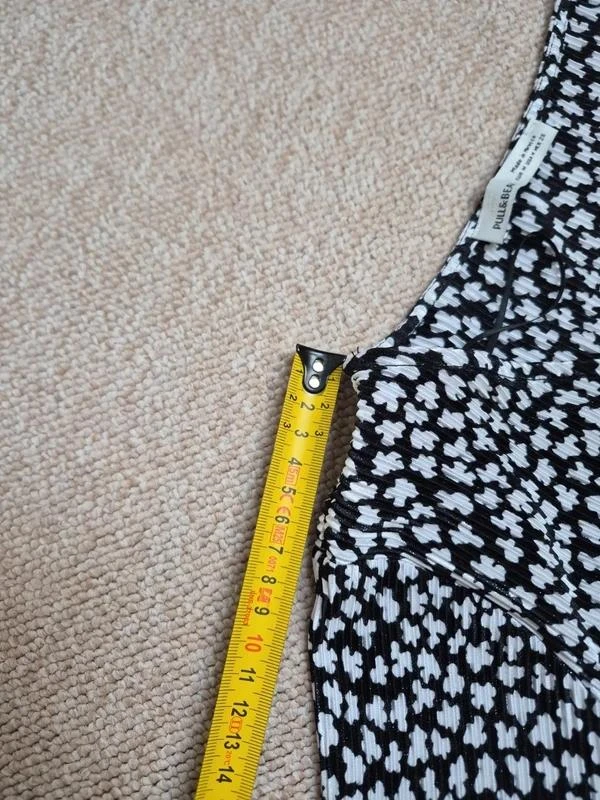 Pull&Bear Mono corto Y2K con motivo blanco y negro talla M – photo 6